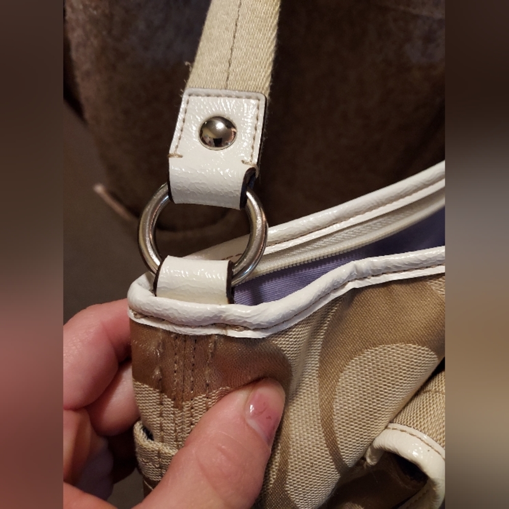 $99! Coach | Crossbody Lavender Inside Purse - Picture 3 of 17